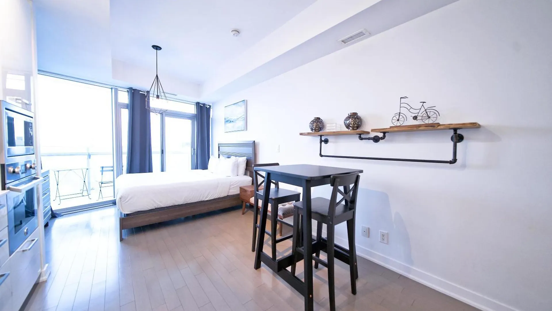 Rivetstays - The York I Toronto 0*,