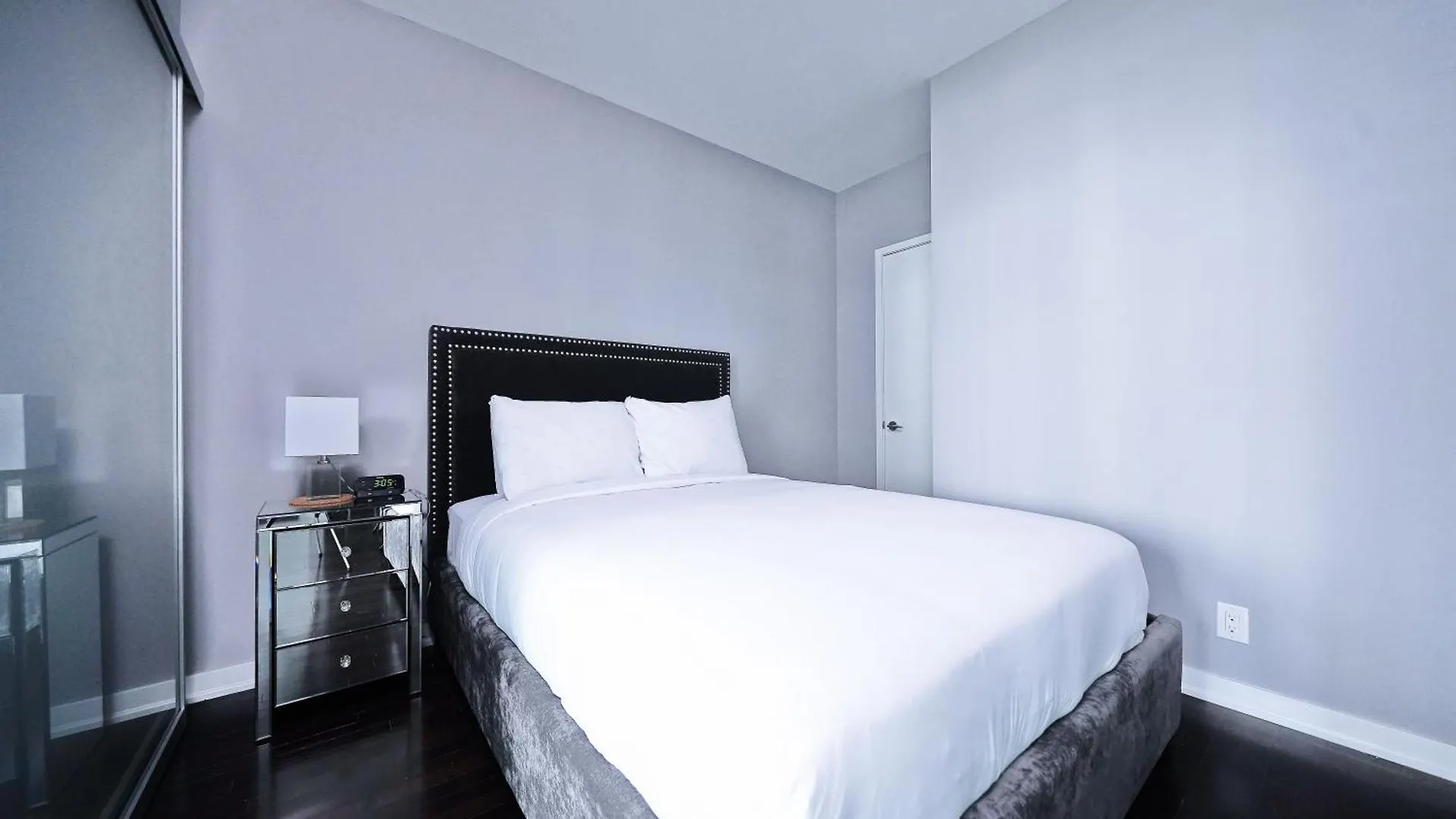 Rivetstays - The York I Toronto Apartment