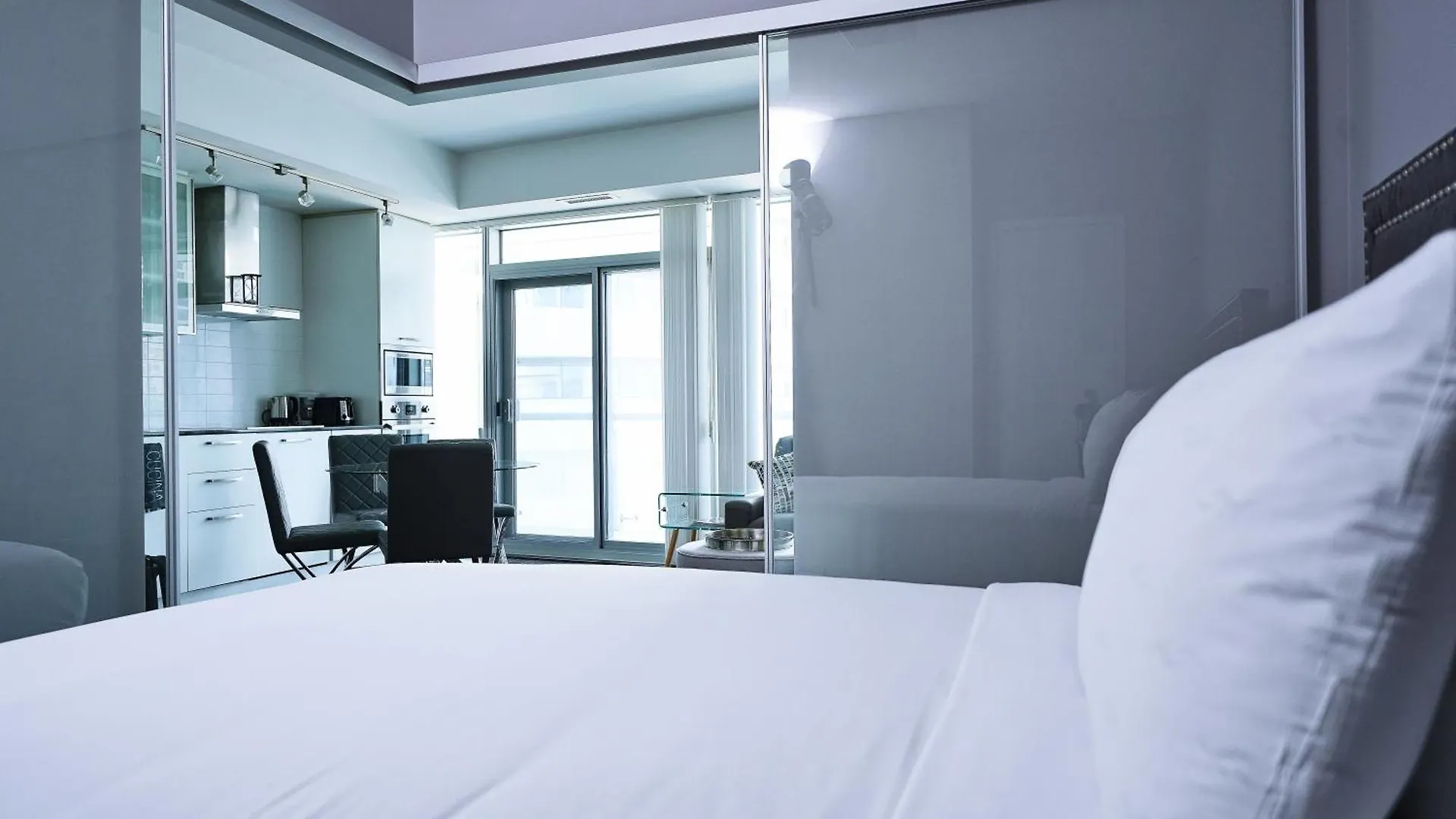Rivetstays - The York I Toronto Apartment